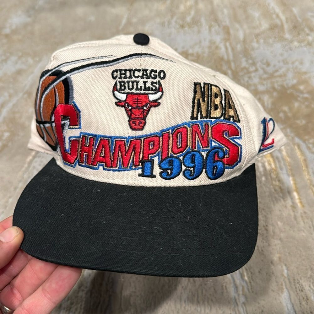 VTG logo 7 Chicago bulls 1996 championship SnapBack in EUC